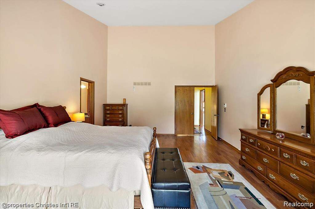 4 Bedroom Single Family Home/House's Image 22