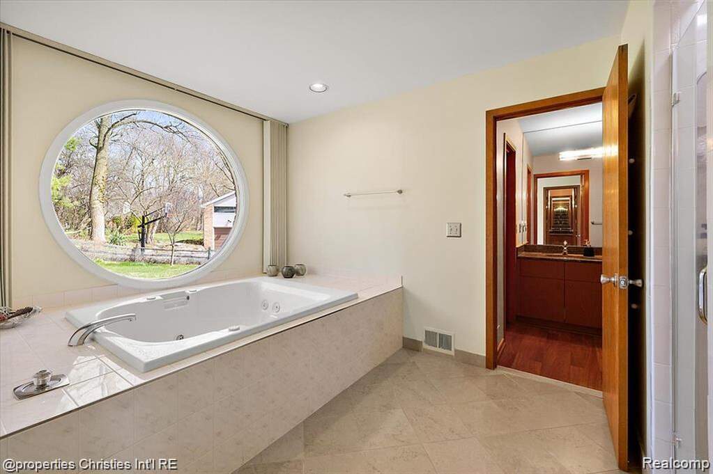 4 Bedroom Single Family Home/House's Image 26