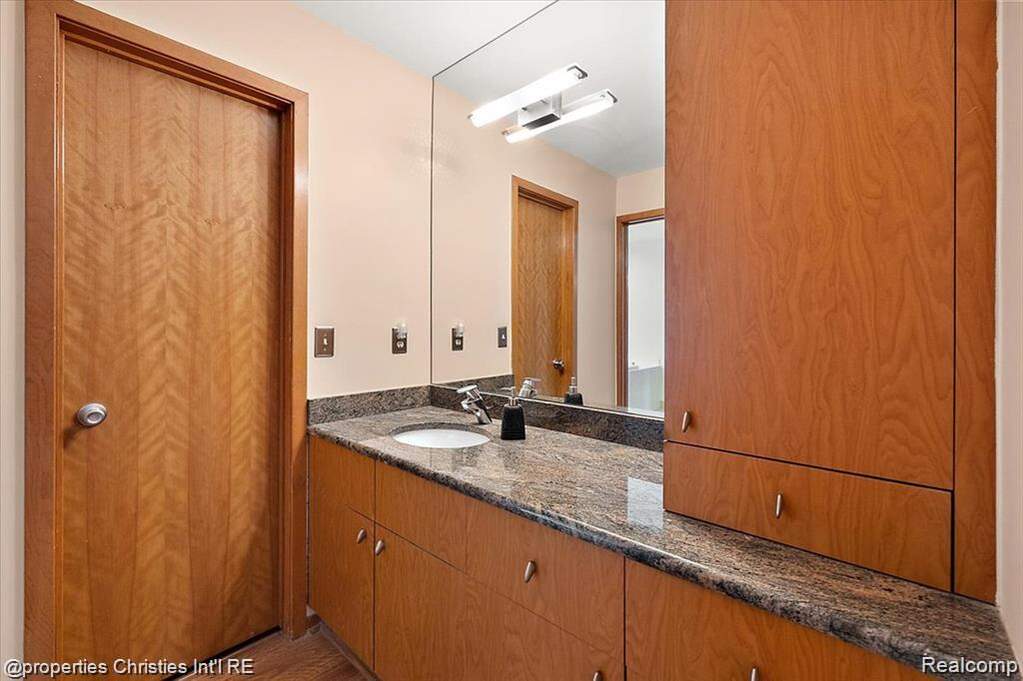 4 Bedroom Single Family Home/House's Image 27