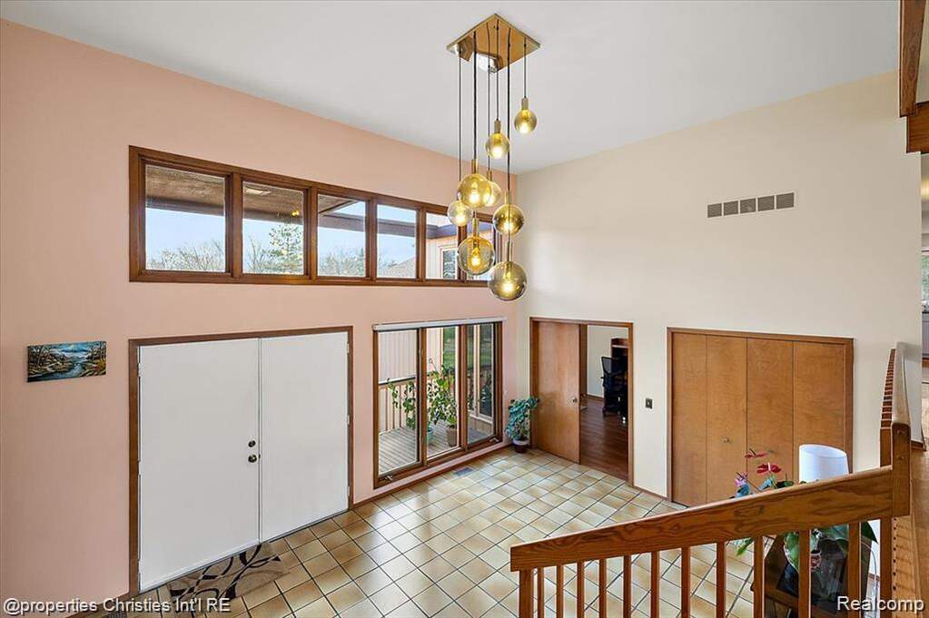 4 Bedroom Single Family Home/House's Image 4