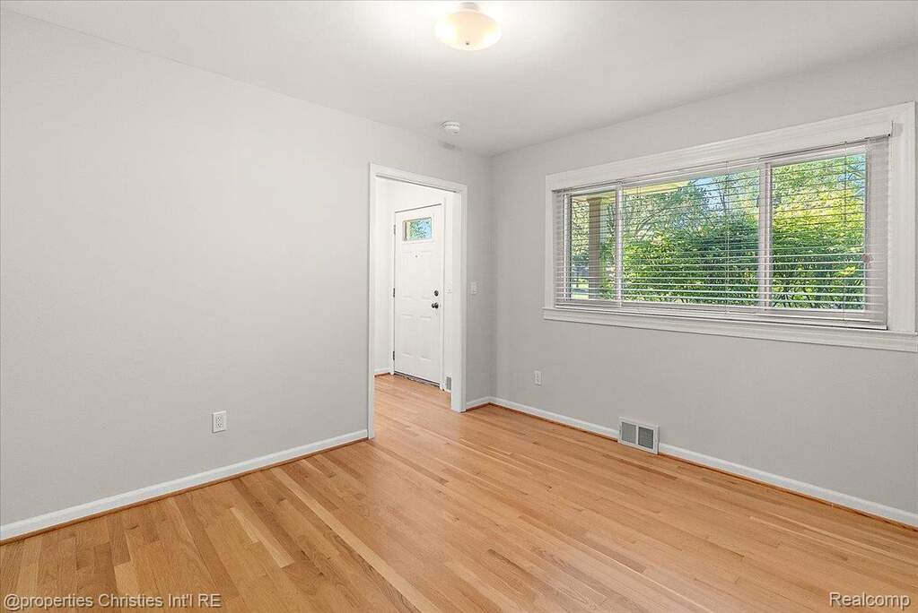 5 Bedroom Single Family Home/House's Image 23