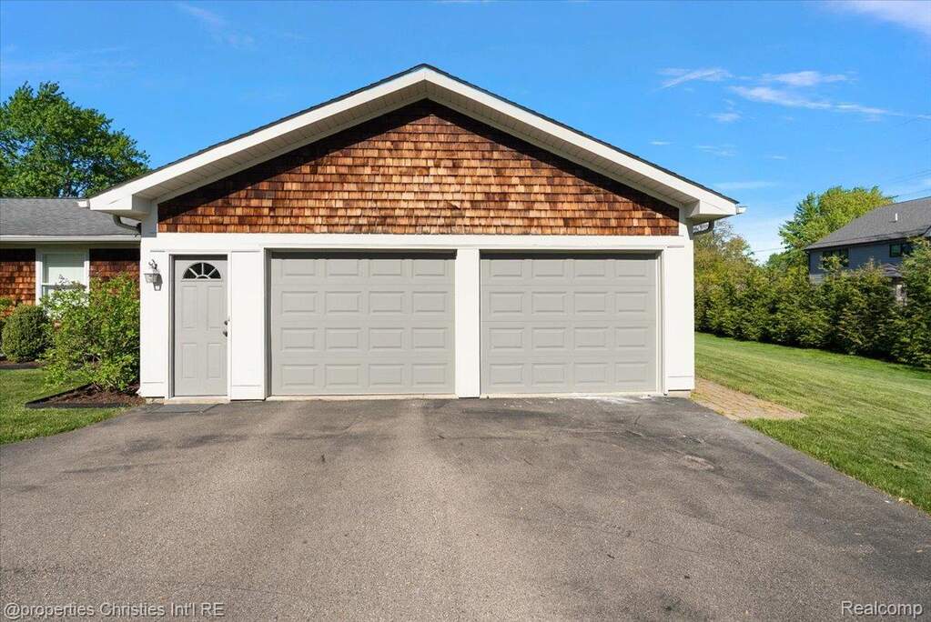 5 Bedroom Single Family Home/House's Image 45
