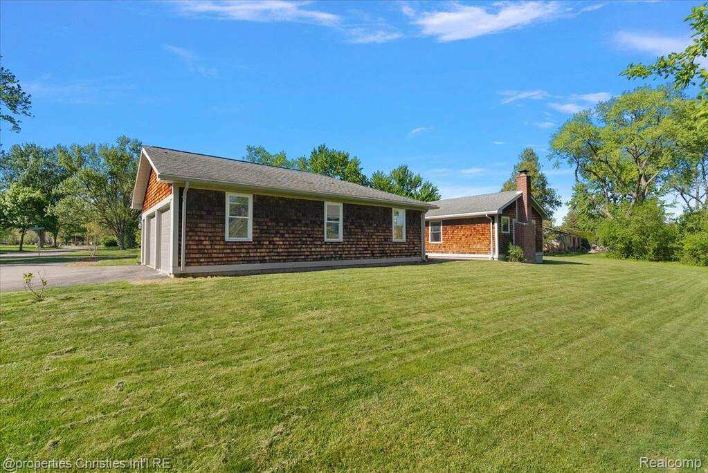 5 Bedroom Single Family Home/House's Image 46