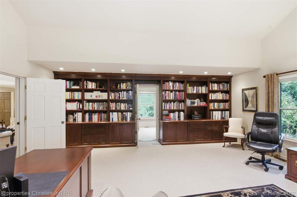 4 Bedroom Single Family Home/House's Image 7