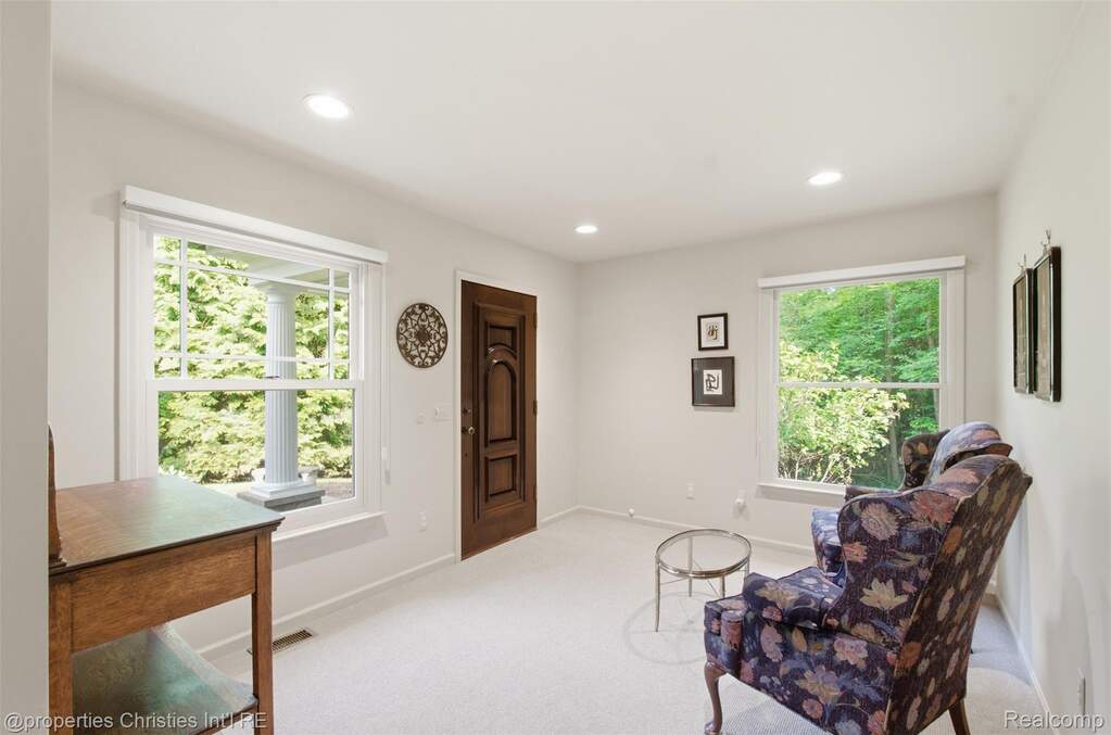 4 Bedroom Single Family Home/House's Image 8