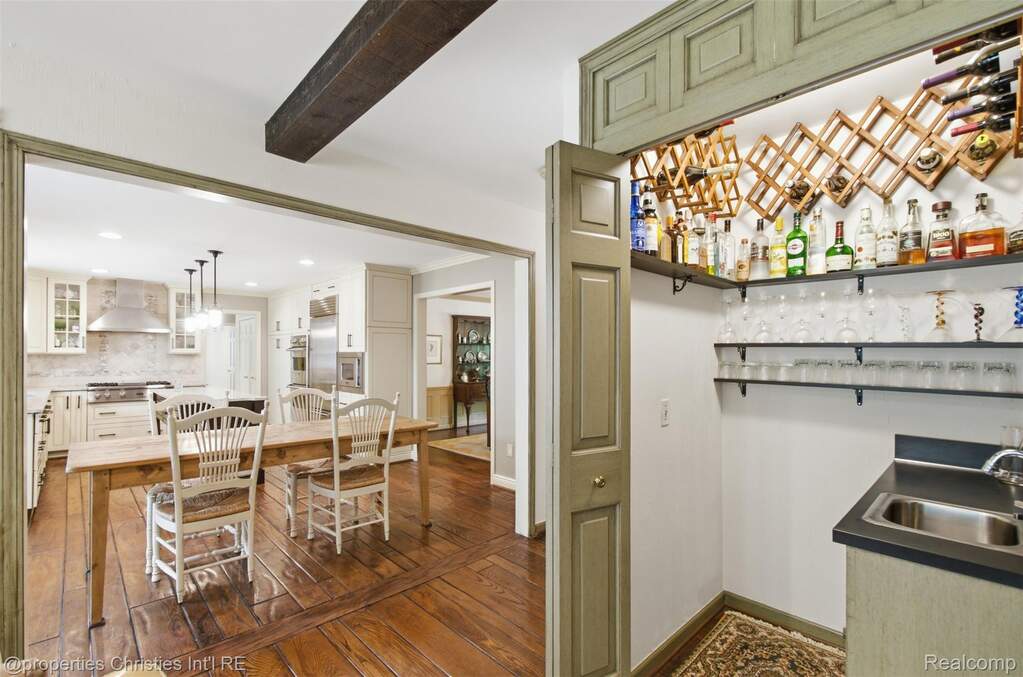 4 Bedroom Single Family Home/House's Image 12