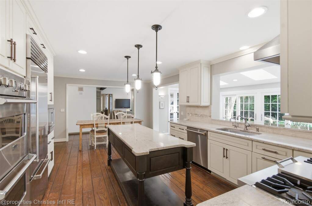4 Bedroom Single Family Home/House's Image 14