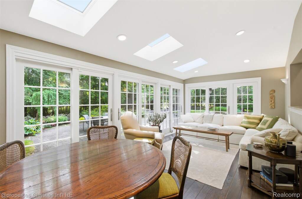 4 Bedroom Single Family Home/House's Image 16