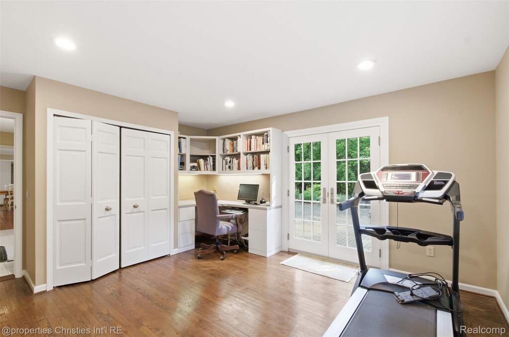 4 Bedroom Single Family Home/House's Image 19