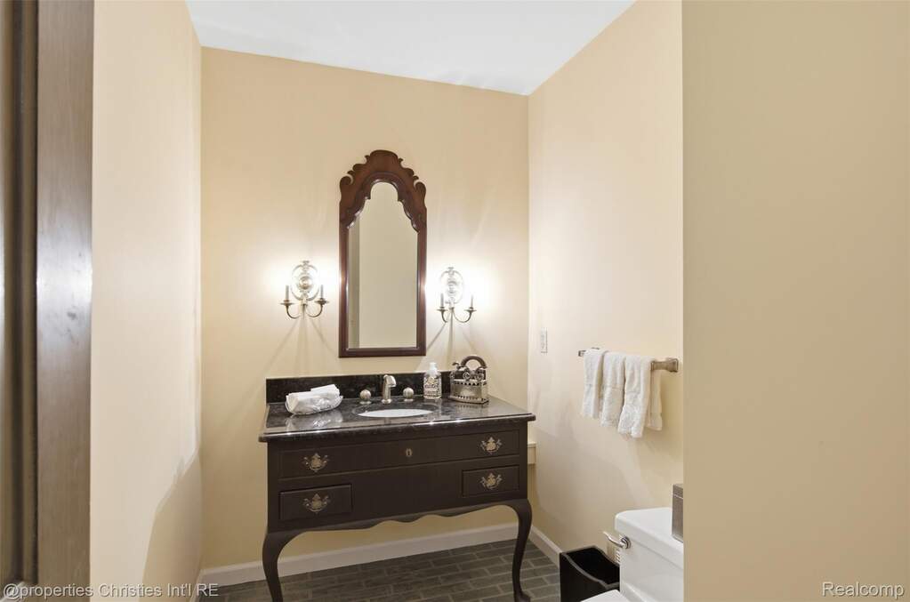 4 Bedroom Single Family Home/House's Image 20