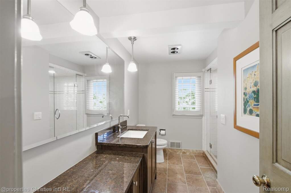 4 Bedroom Single Family Home/House's Image 28