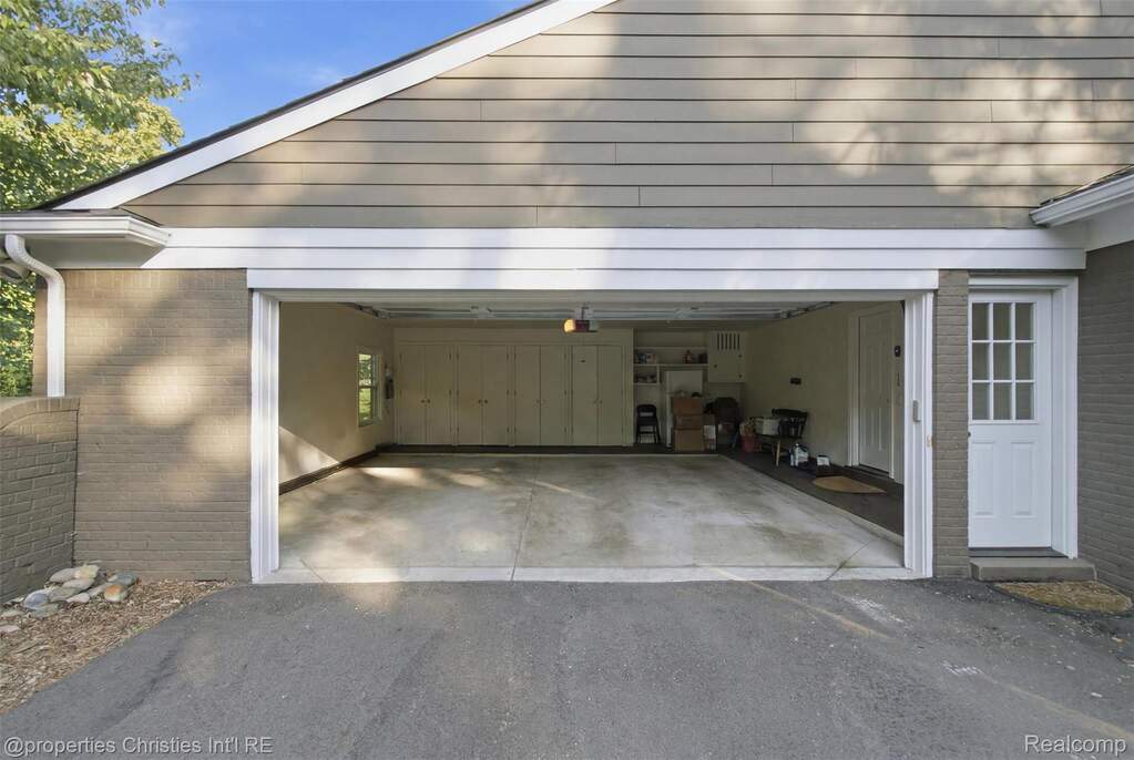 4 Bedroom Single Family Home/House's Image 34