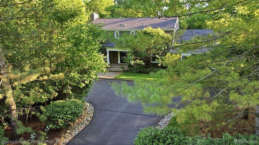 4 Bedroom Single Family Home/House's Image 38
