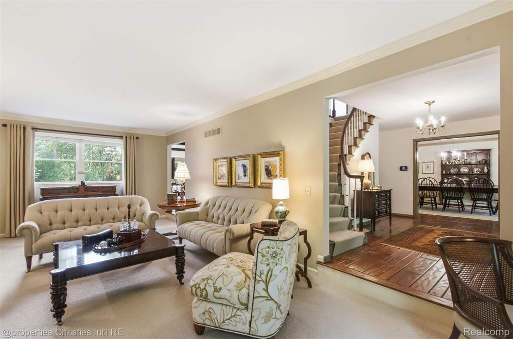 4 Bedroom Single Family Home/House's Image 4