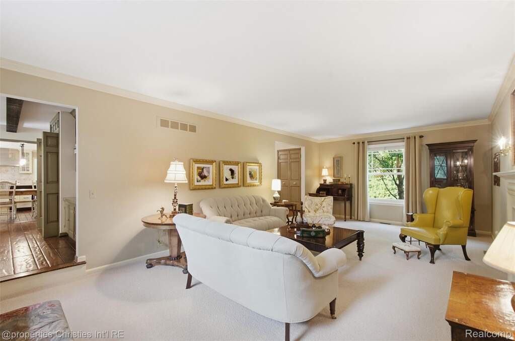 4 Bedroom Single Family Home/House's Image 5