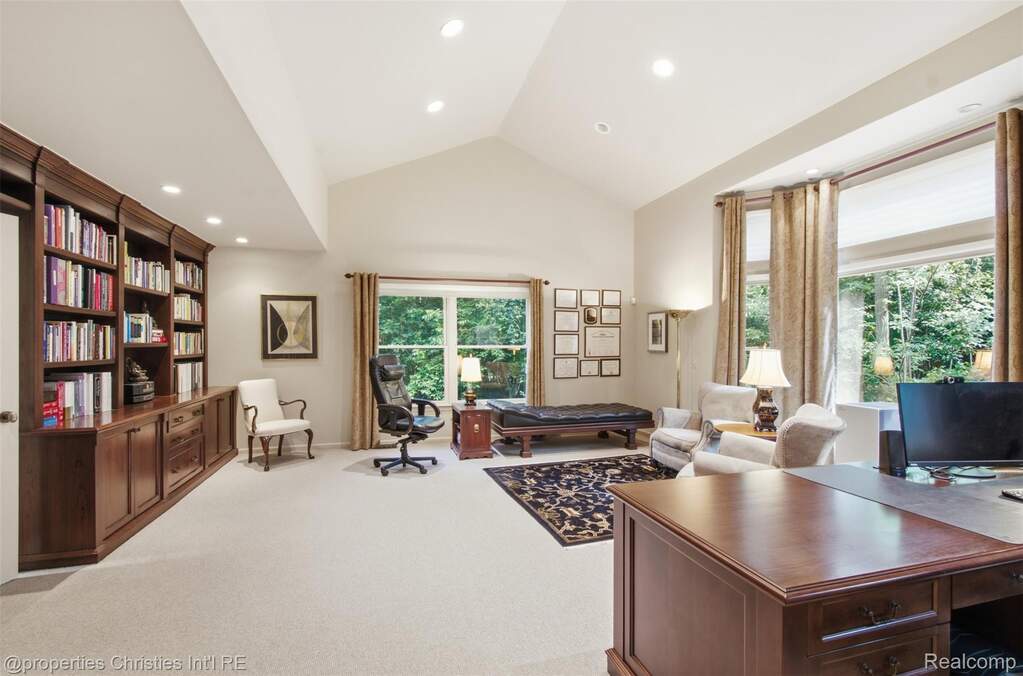 4 Bedroom Single Family Home/House's Image 6