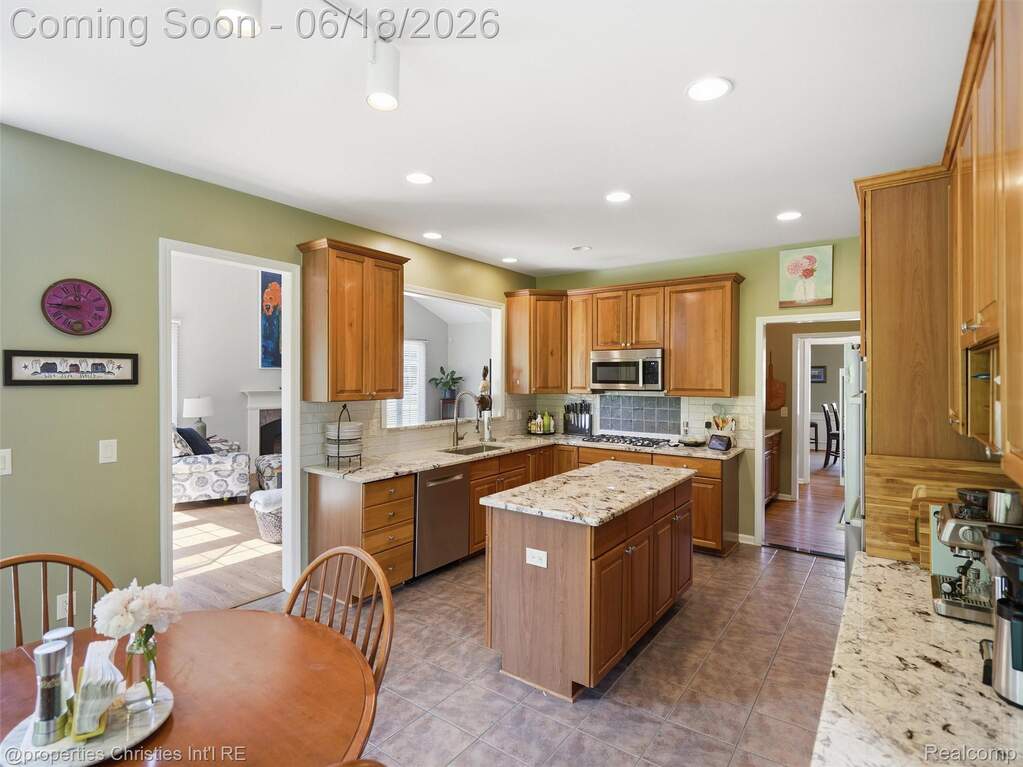 4 Bedroom Single Family Home/House's Image 7