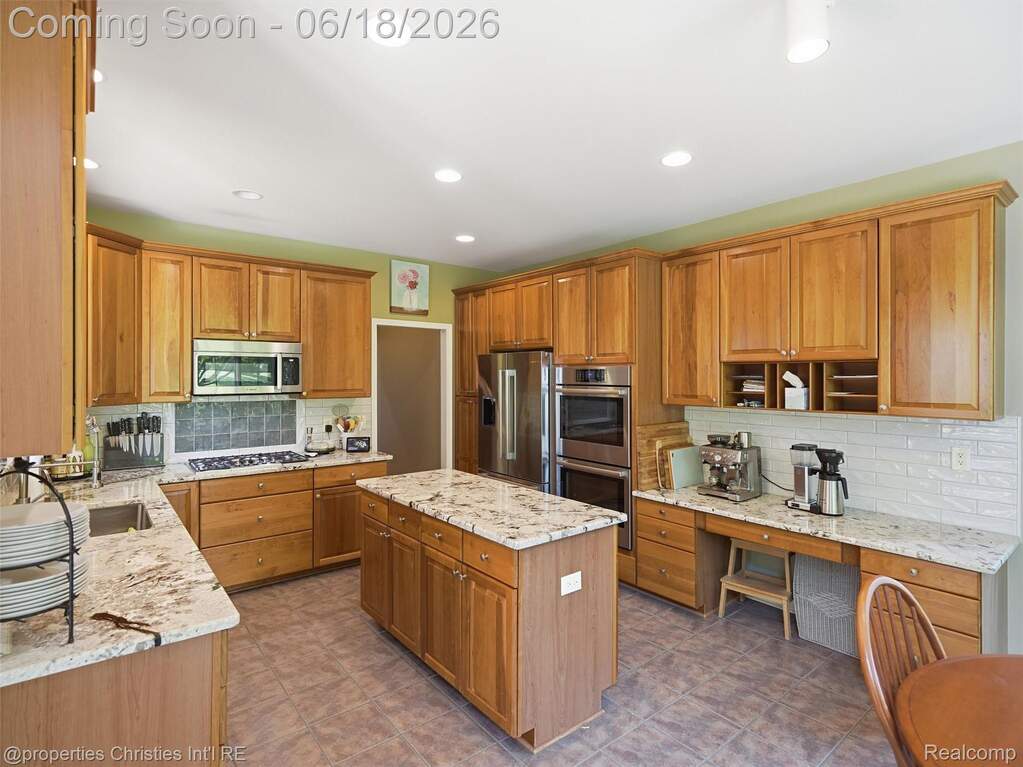 4 Bedroom Single Family Home/House's Image 9