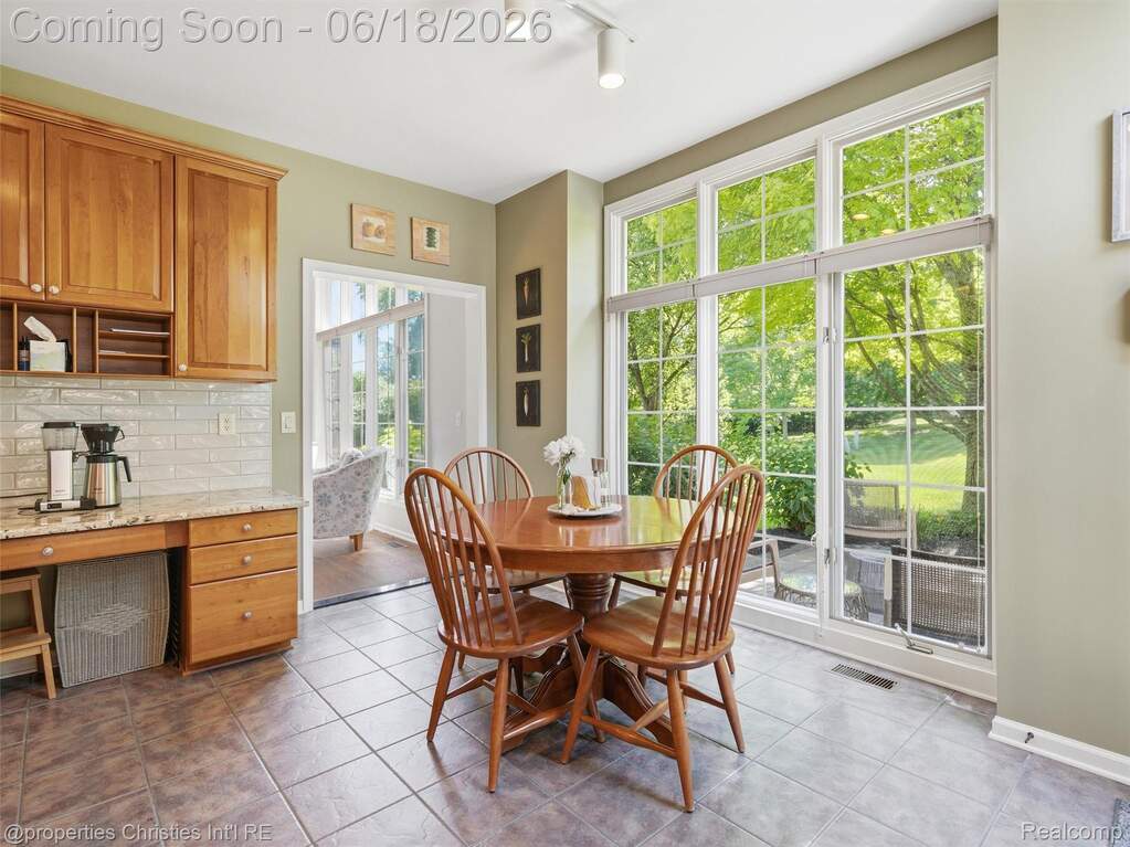 4 Bedroom Single Family Home/House's Image 11