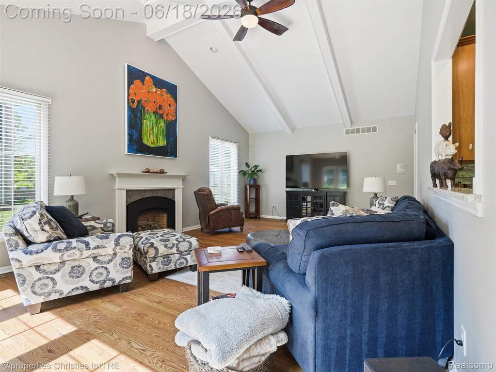 4 Bedroom Single Family Home/House's Image 14