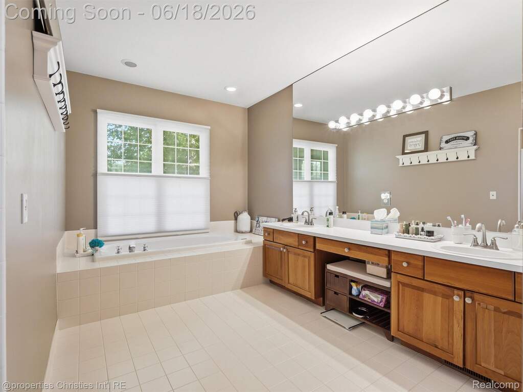 4 Bedroom Single Family Home/House's Image 22