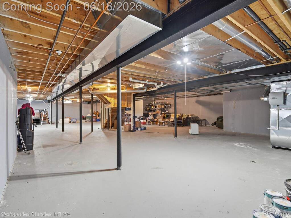 4 Bedroom Single Family Home/House's Image 32