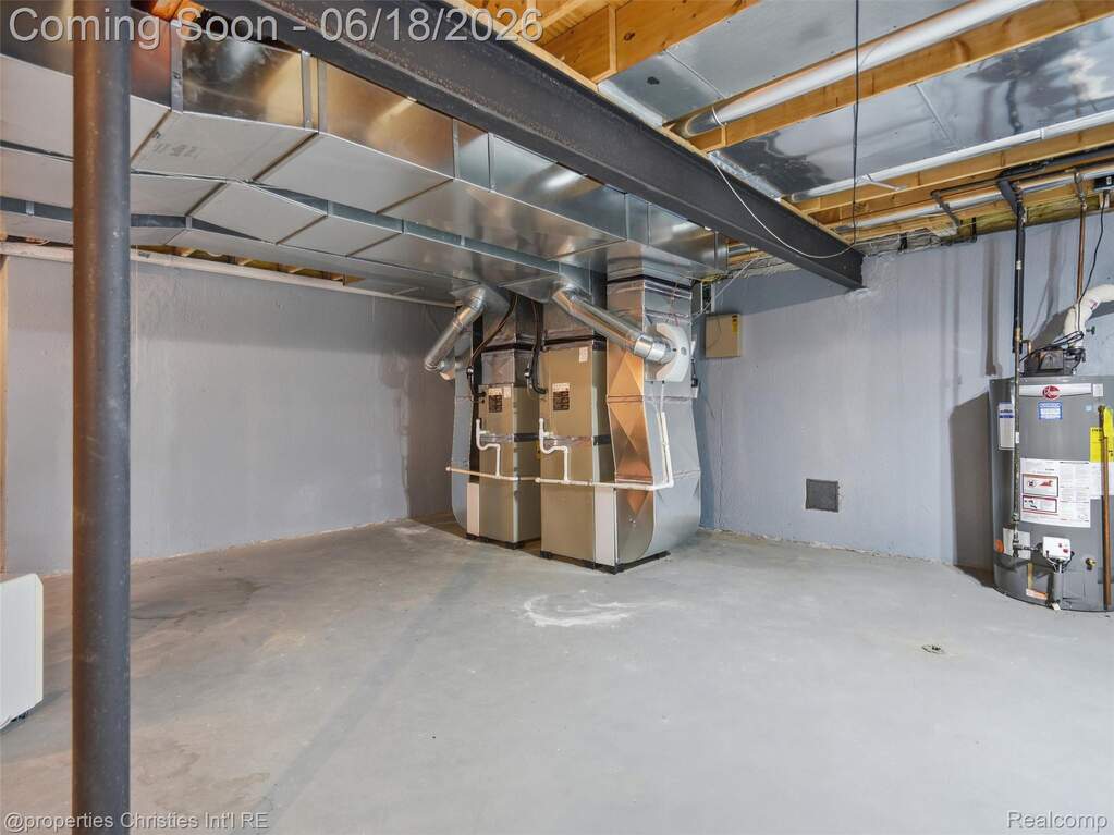 4 Bedroom Single Family Home/House's Image 34