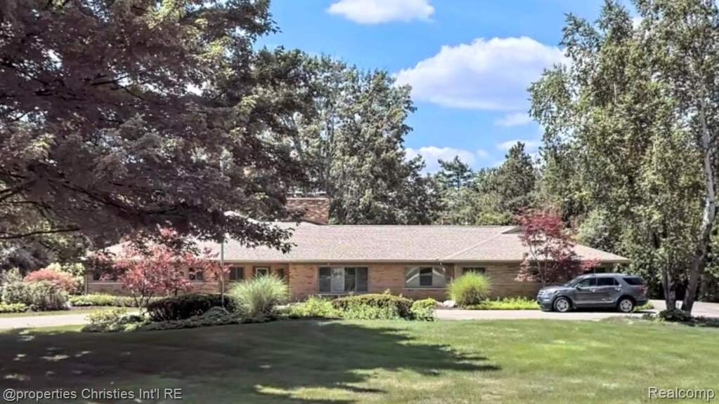Front Elevation- Ranch-style residence featuring a brick facade and asphalt shingle roof