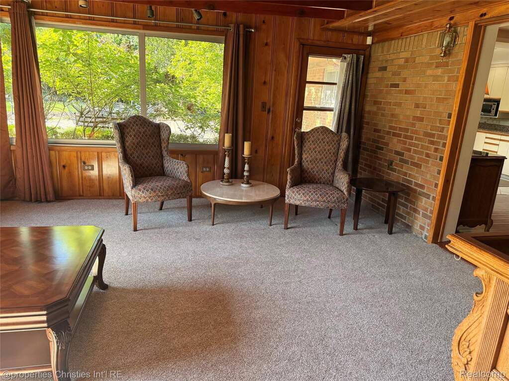 6 Bedroom Single Family Home/House's Image 18