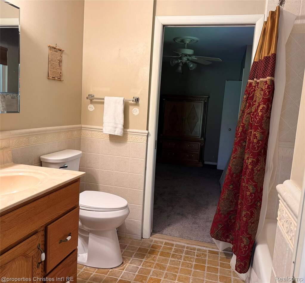 6 Bedroom Single Family Home/House's Image 23