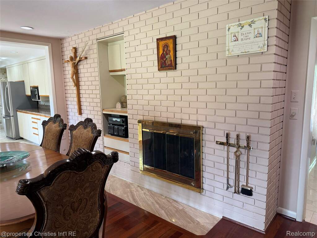 6 Bedroom Single Family Home/House's Image 30