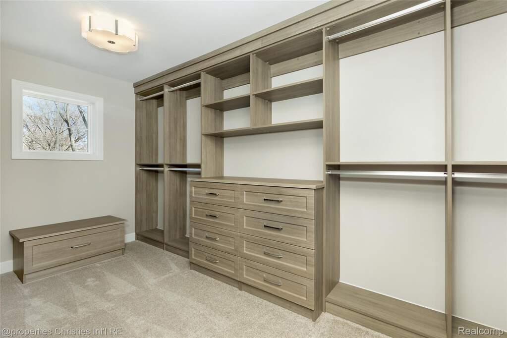 5 Bedroom Single Family Home/House's Image 26