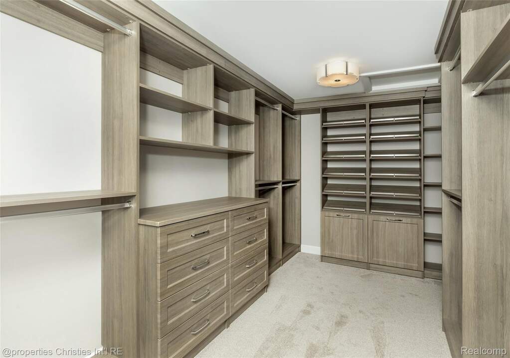 5 Bedroom Single Family Home/House's Image 27
