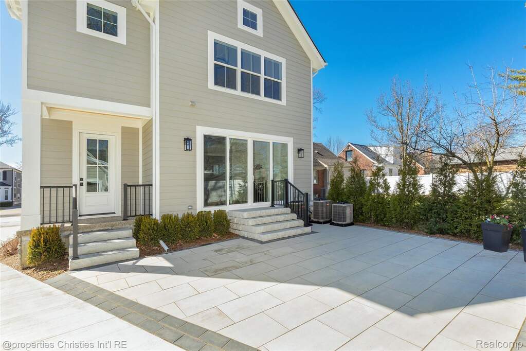 5 Bedroom Single Family Home/House's Image 52