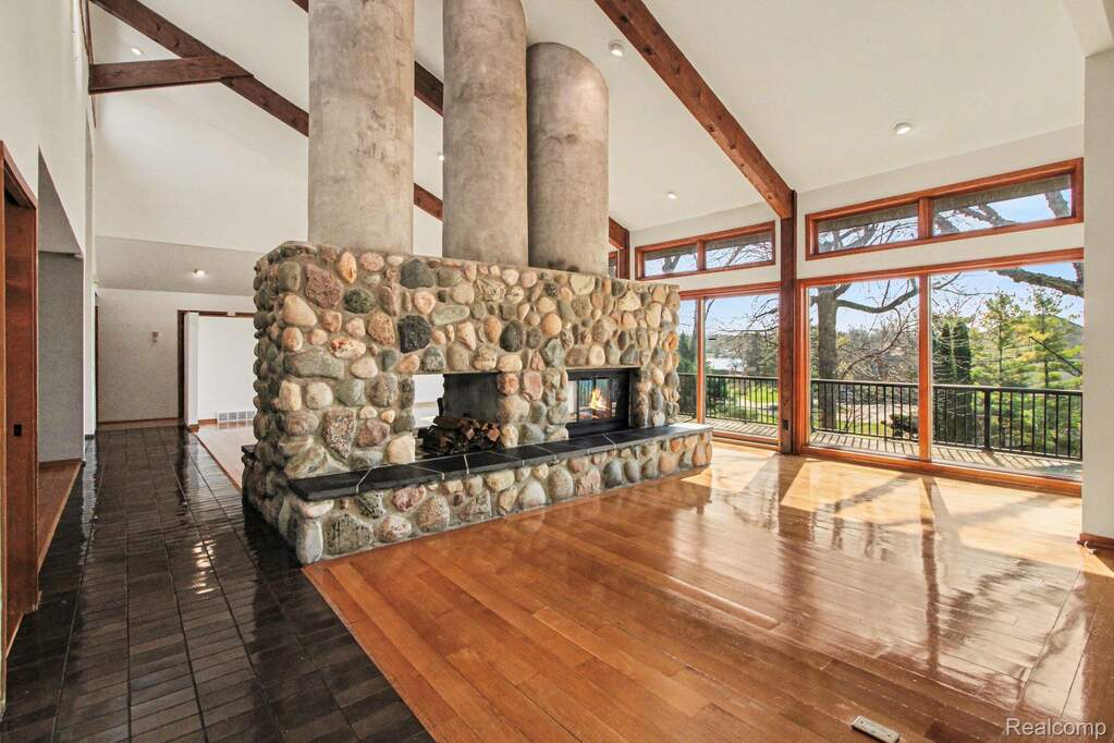 5 Bedroom Single Family Home/House's Image 20