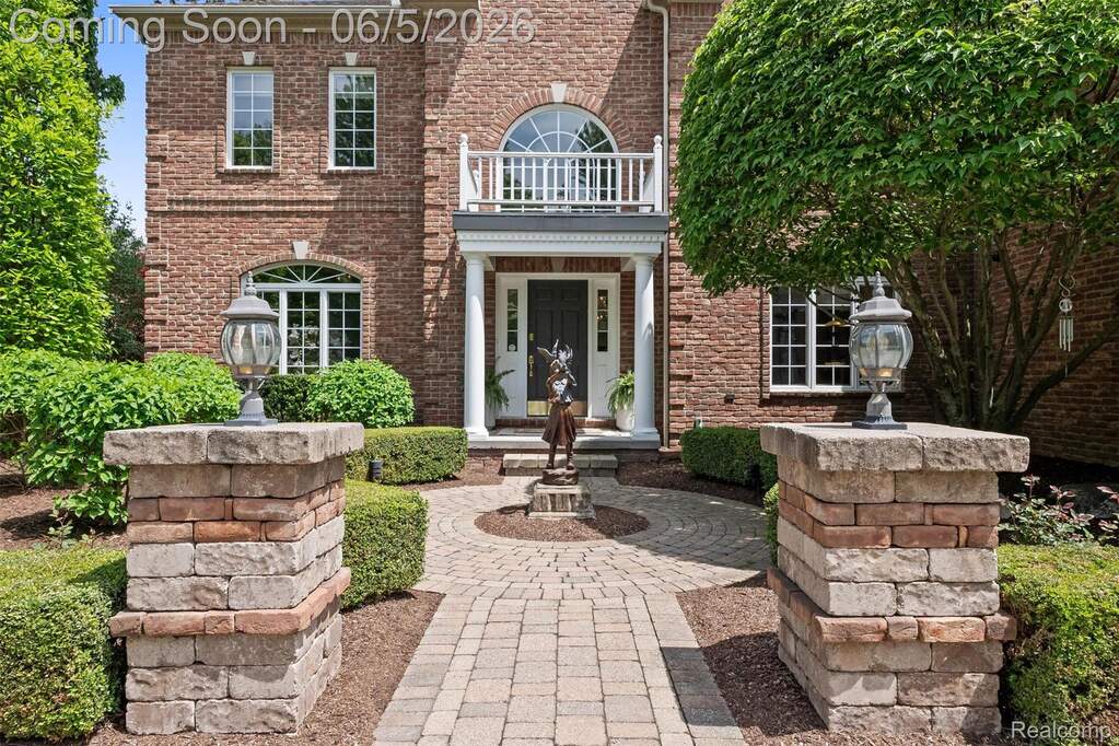 4 Bedroom Single Family Home/House's Image 8