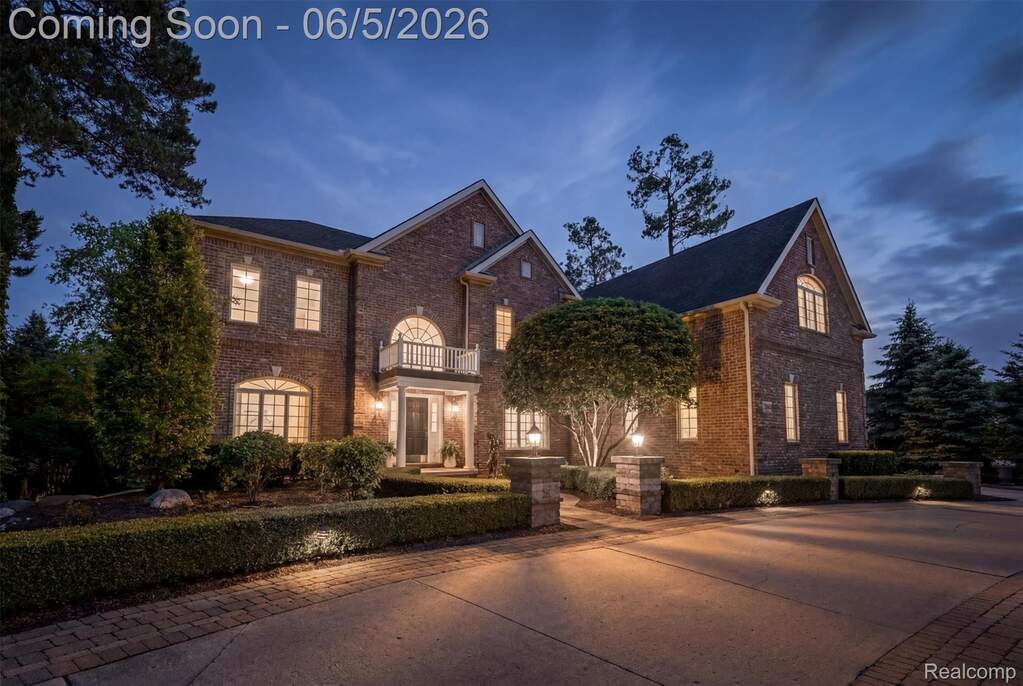 4 Bedroom Single Family Home/House's Image 9