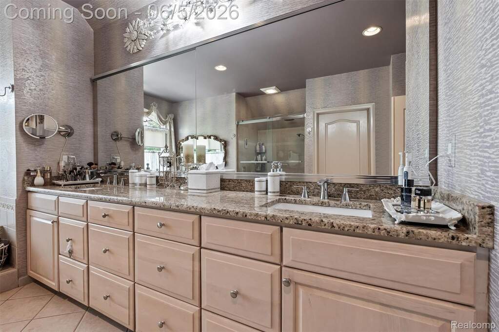 4 Bedroom Single Family Home/House's Image 32