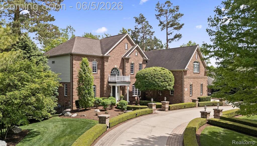 4 Bedroom Single Family Home/House's Image 3