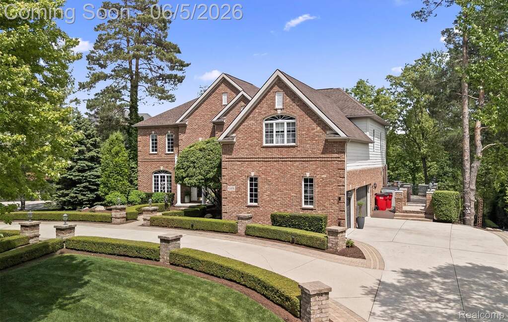 4 Bedroom Single Family Home/House's Image 5