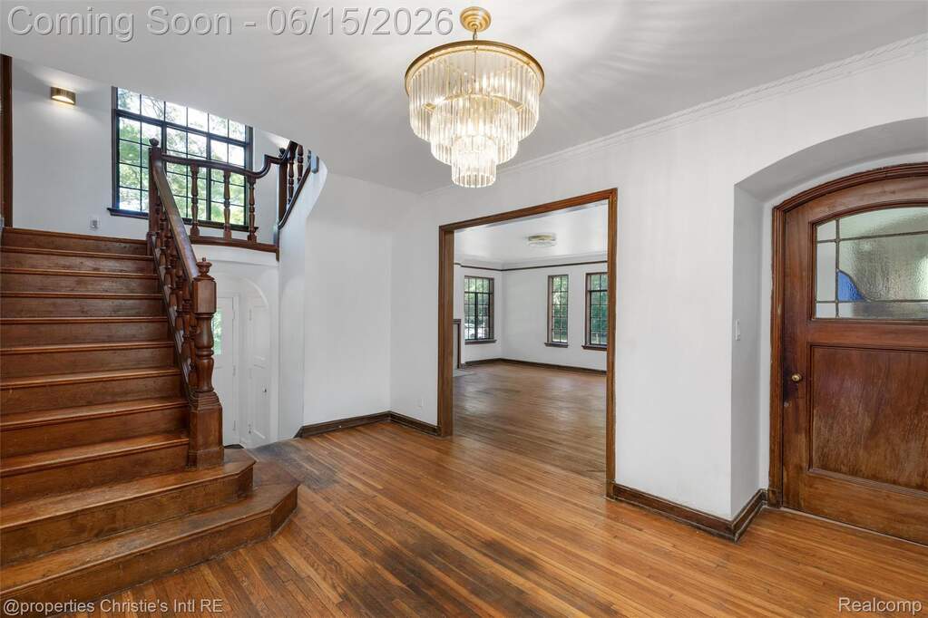 5 Bedroom Single Family Home/House's Image 9