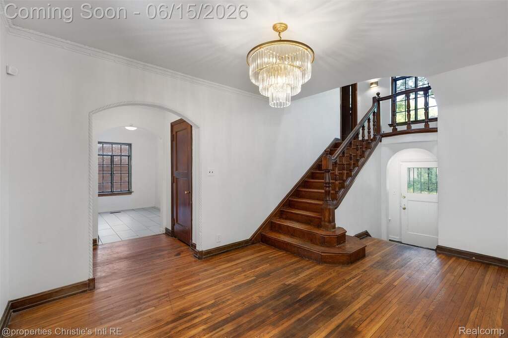 5 Bedroom Single Family Home/House's Image 10