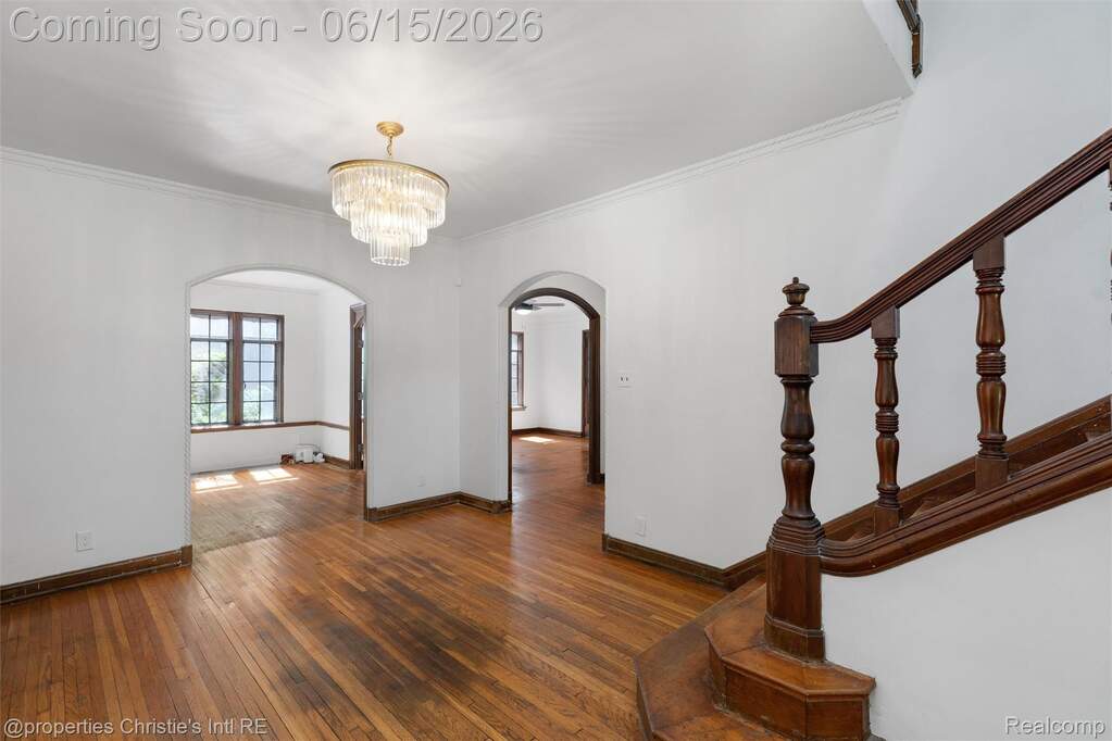 5 Bedroom Single Family Home/House's Image 11