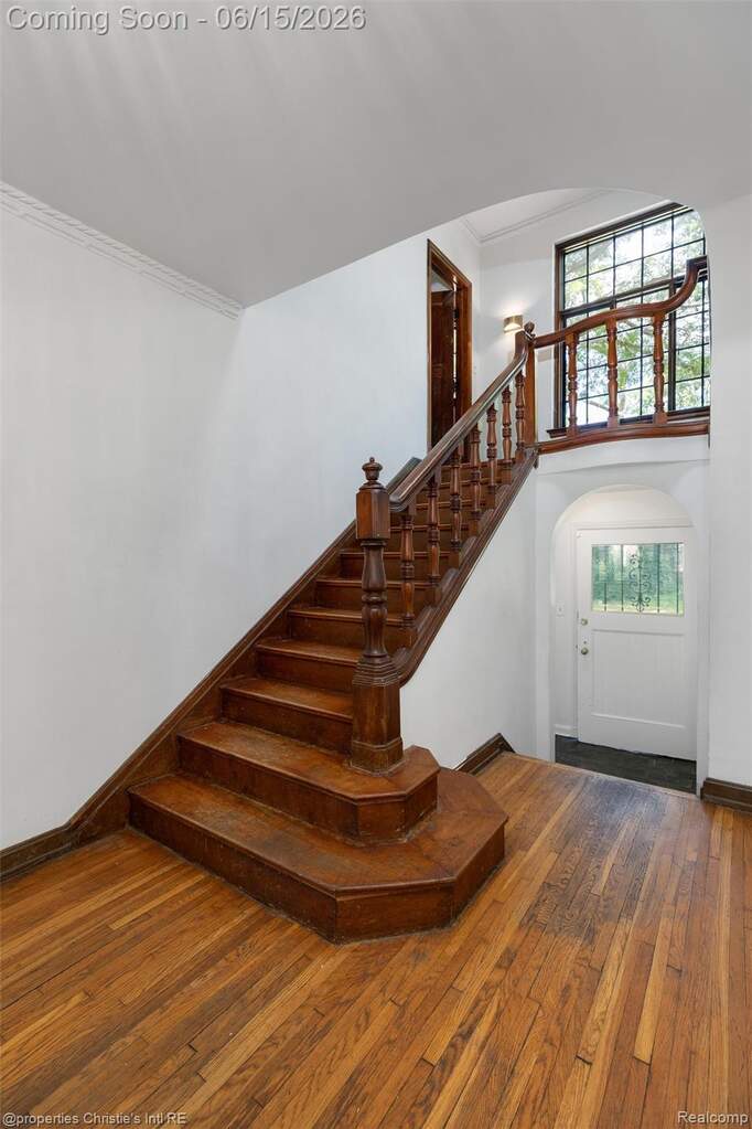 5 Bedroom Single Family Home/House's Image 12