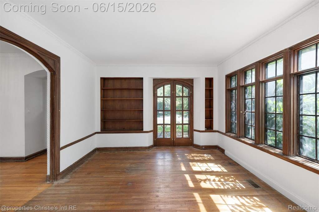 5 Bedroom Single Family Home/House's Image 15