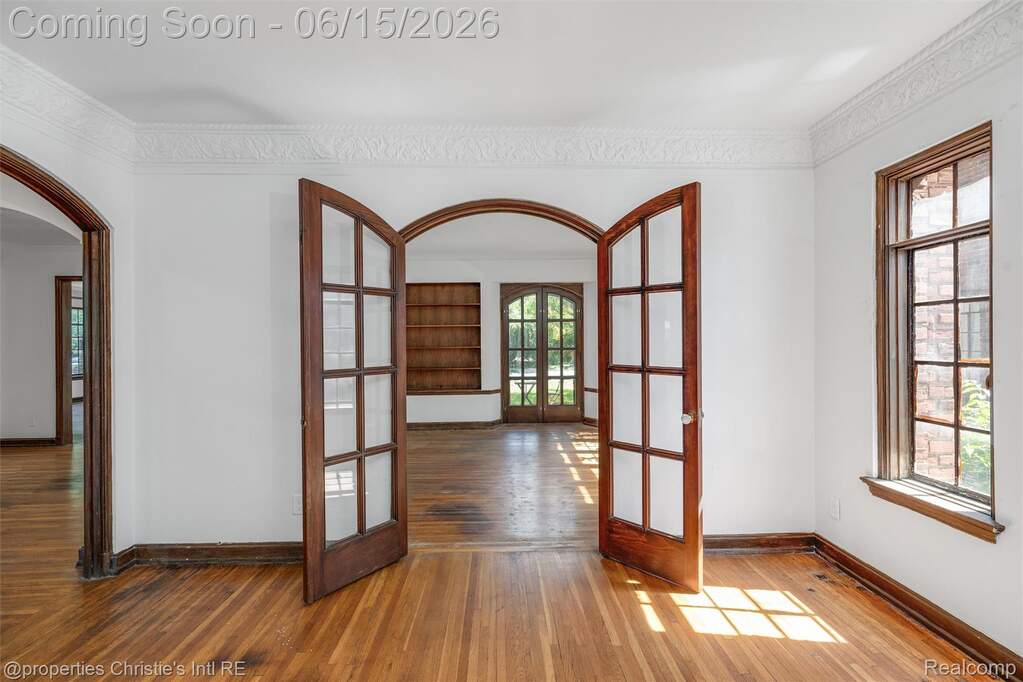 5 Bedroom Single Family Home/House's Image 23