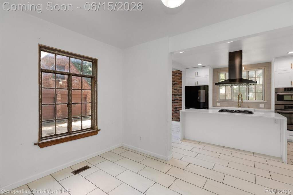 5 Bedroom Single Family Home/House's Image 24