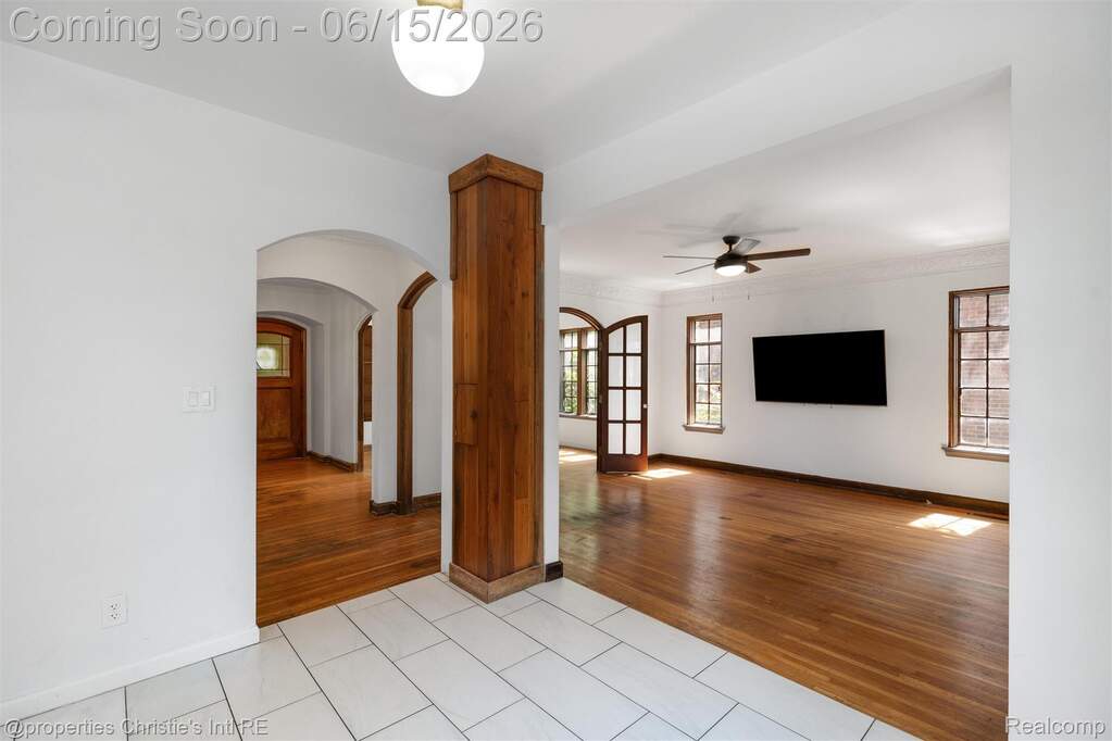 5 Bedroom Single Family Home/House's Image 25