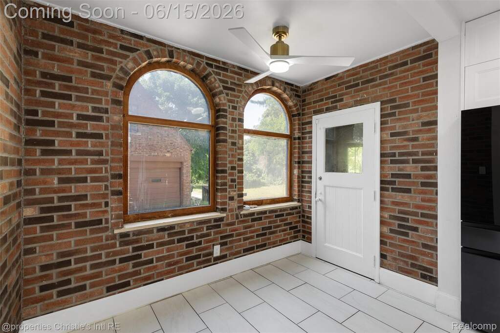 5 Bedroom Single Family Home/House's Image 28