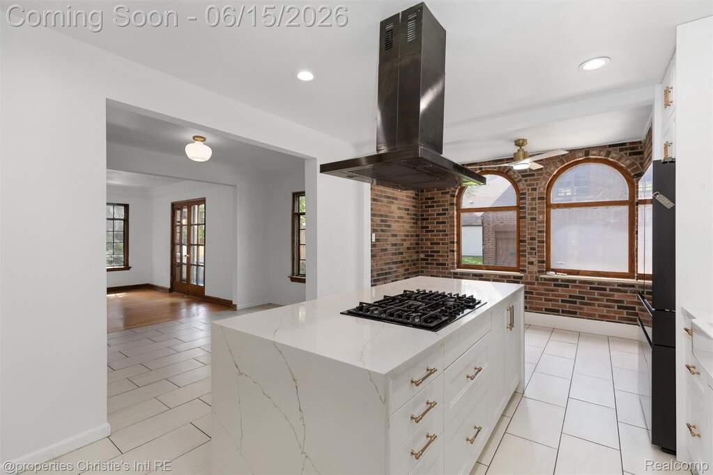 5 Bedroom Single Family Home/House's Image 31